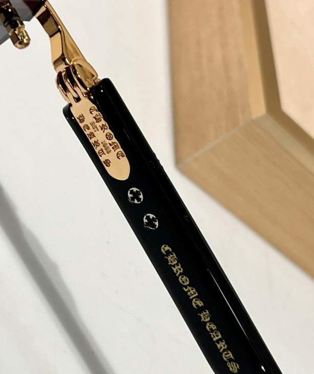 Picture of Chrome Hearts Sunglasses _SKUfw70120190fw